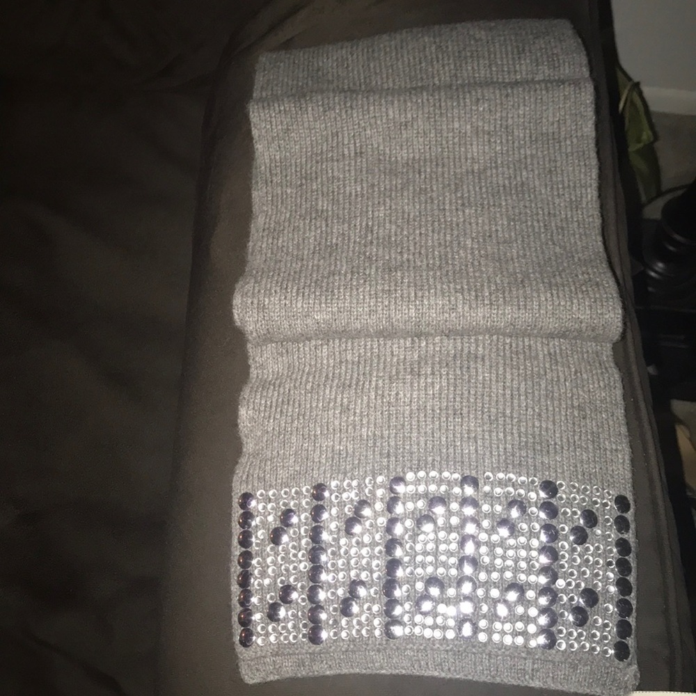 Gray wool scarf